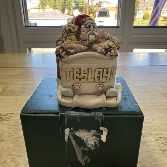 Harmony Kingdom No Charge 2018 Santa in Electric Tesla Car in Space UK Made SGN - Picture 7 of 15